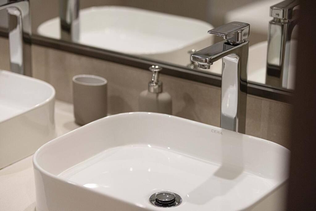 ドバイChic 2 Bed Near Trade Centre With 5 Star Amenitiesアパートメント エクステリア 写真